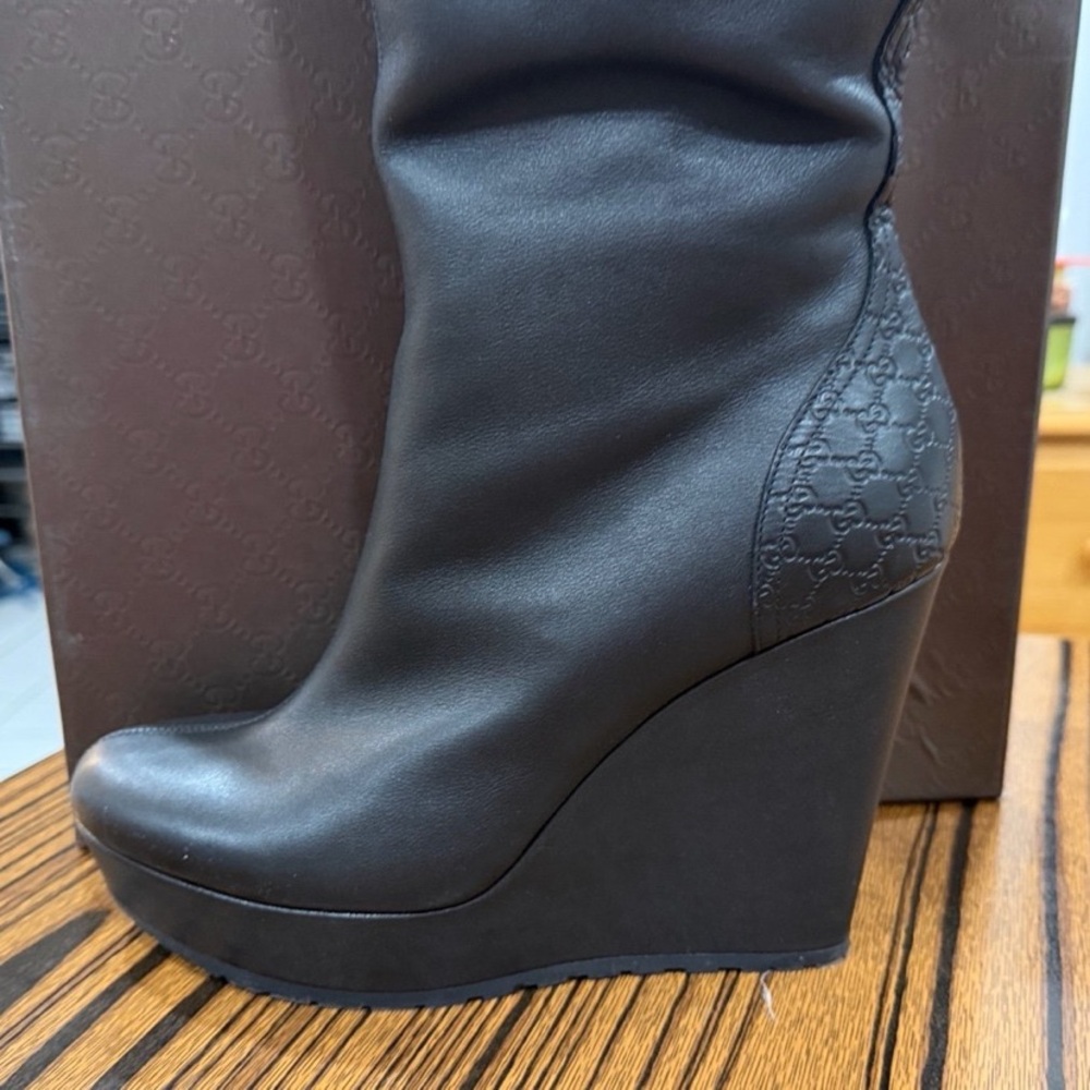 Gucci Black Wedge Boots with Fur Trim Sz 39.5 US 8.5 - Picture 4 of 16